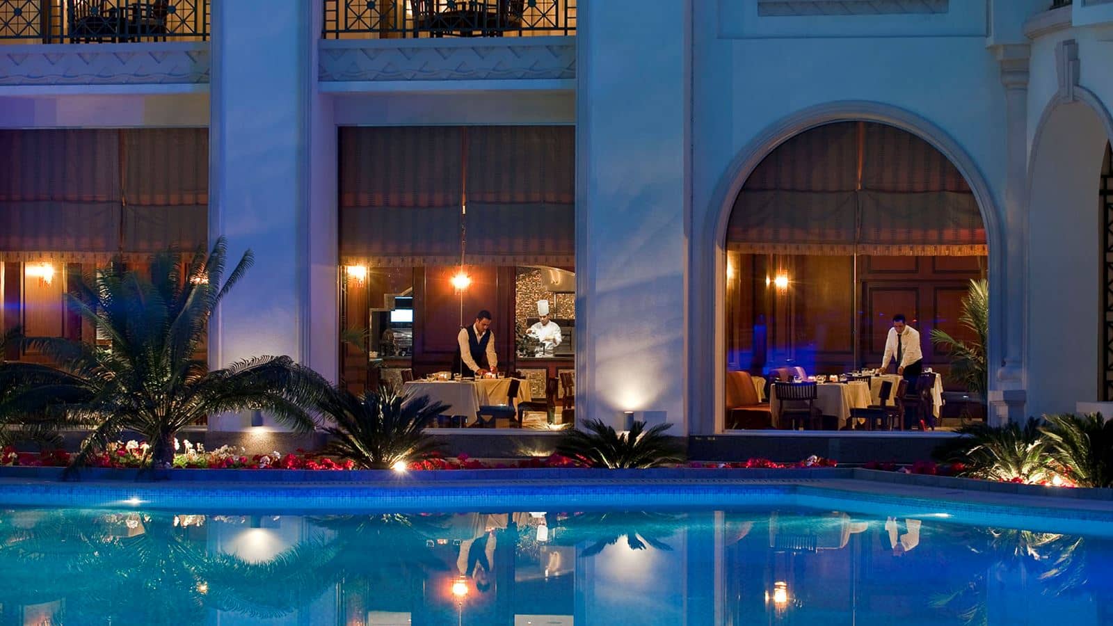 restaurants-chill-out-pool-bar