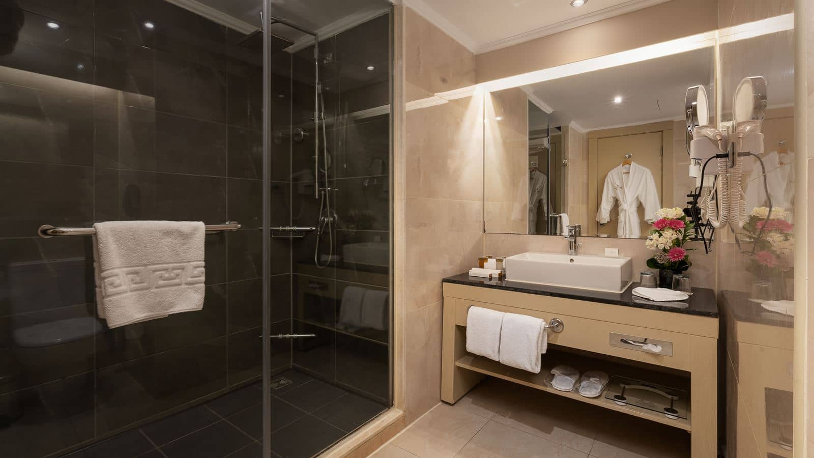 rooms-junior-suite-poolsea-view