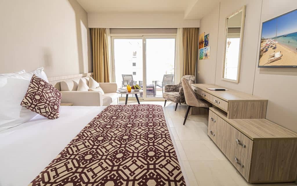 rooms-superior-room-garden-view-pool-view