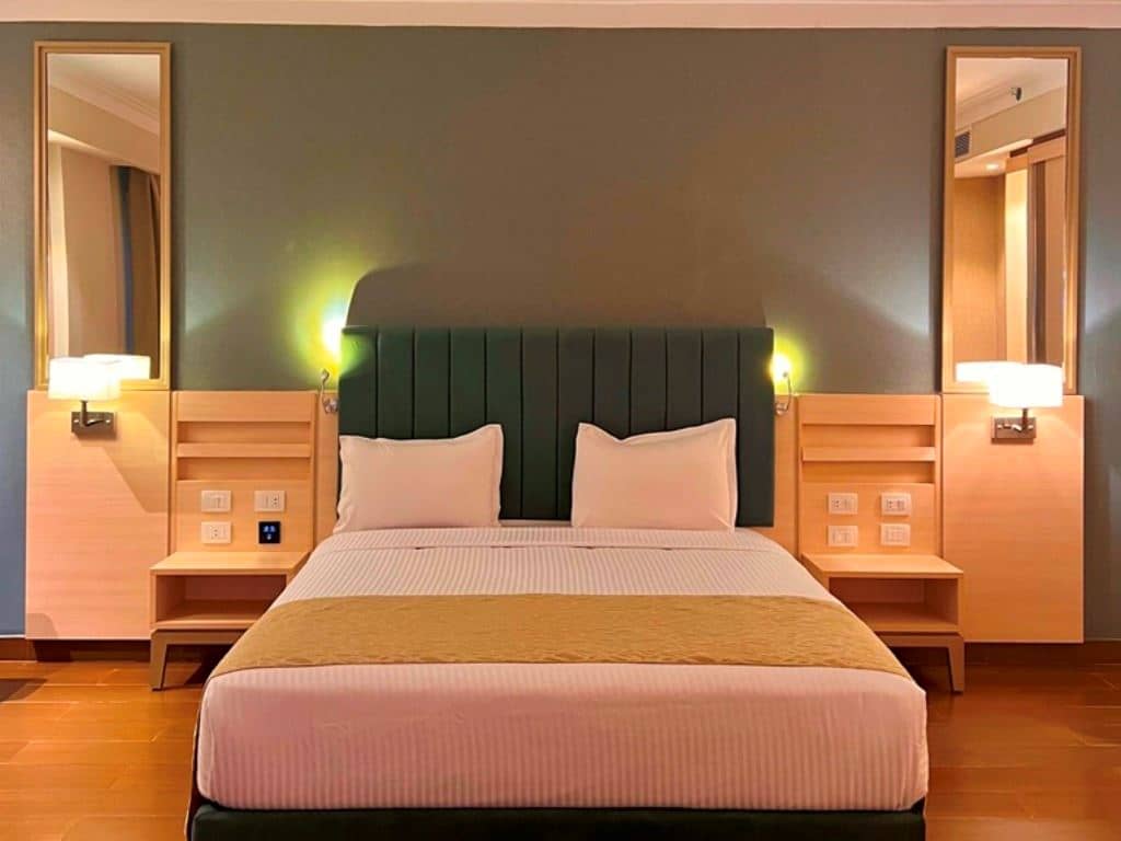 rooms-main-building-family-room-side-sea-view