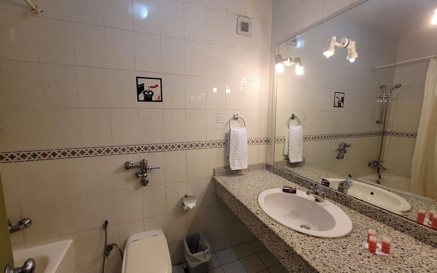 rooms-standard-room