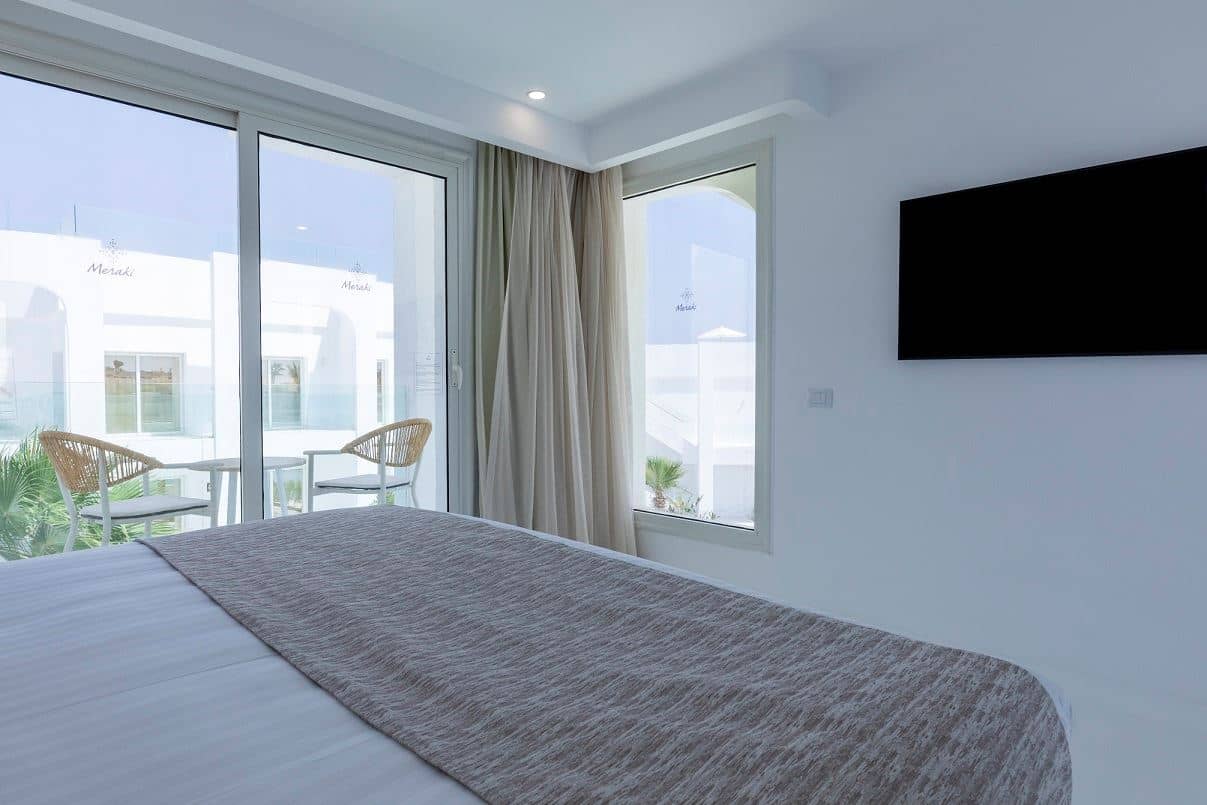 rooms-the-party-never-end-jacuzzi-suite