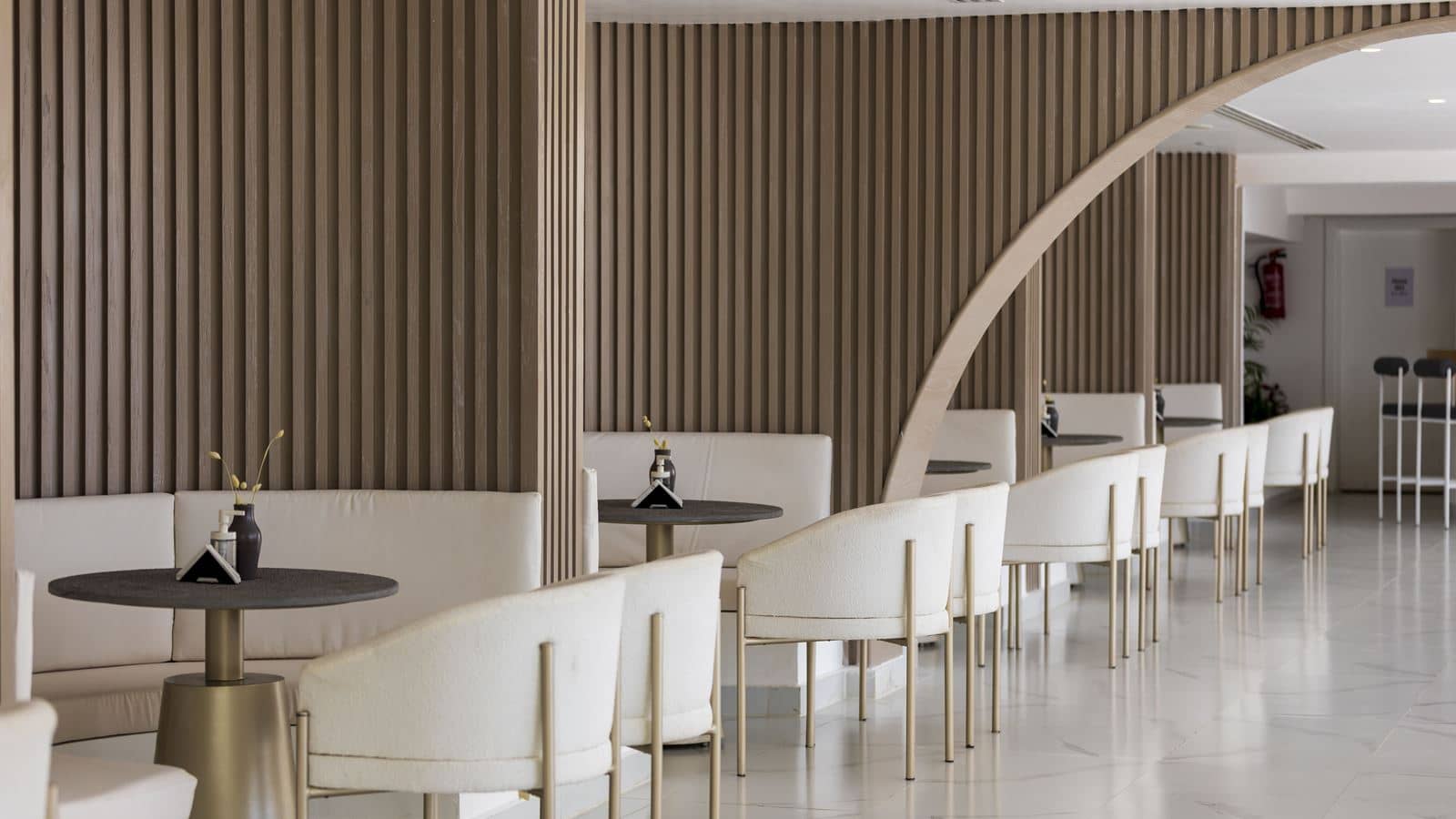 bars-ivory-lobby-bar