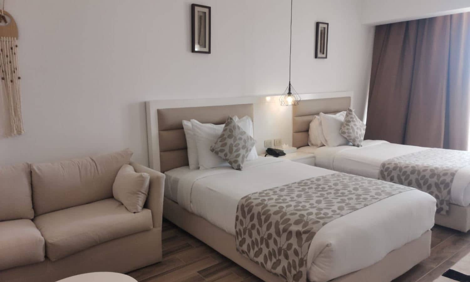 rooms-deluxe-room-sea-view-height-wing