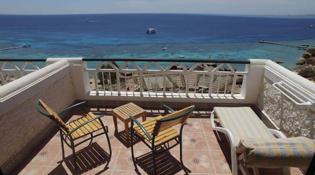 rooms-beach-front-room-sea-view