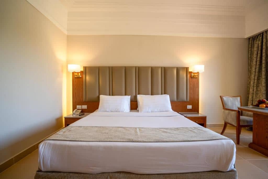 rooms-club-room