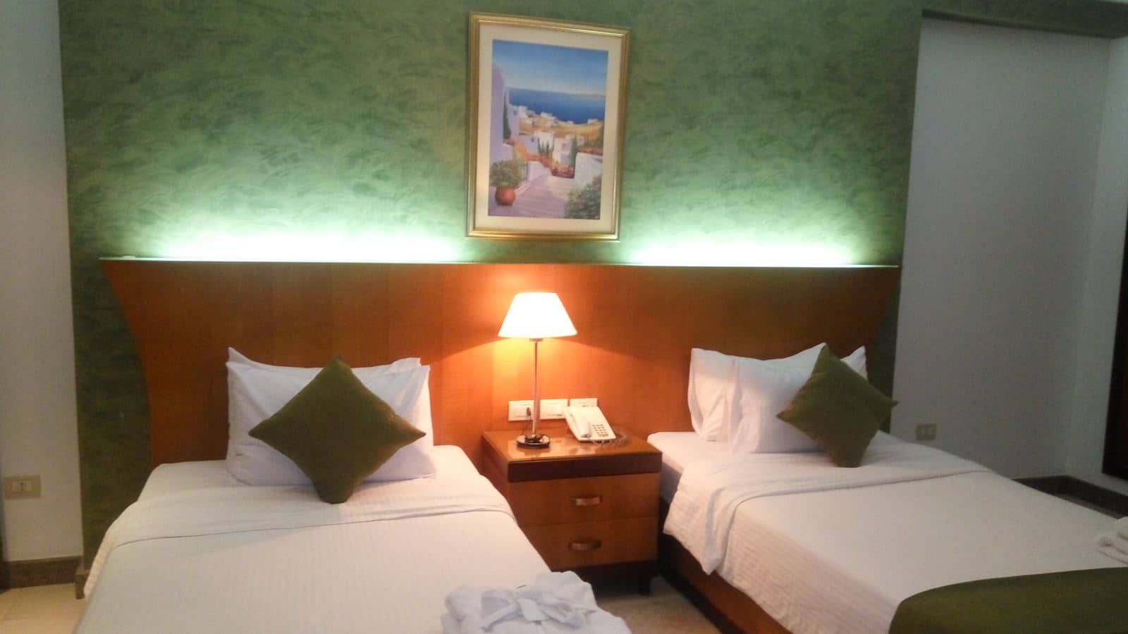 rooms-deluxe-rooms