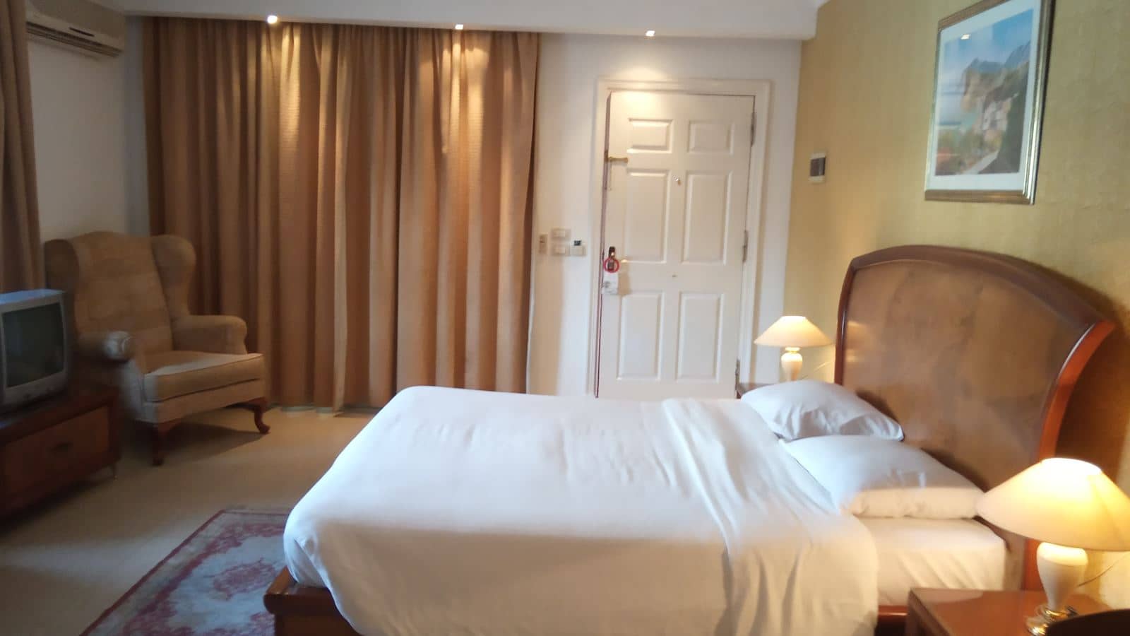 rooms-deluxe-rooms