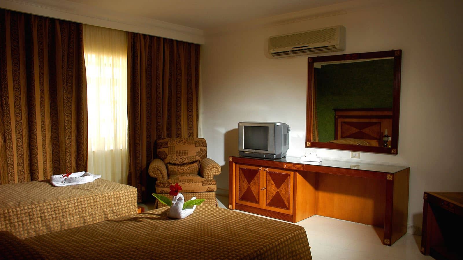 rooms-deluxe-rooms