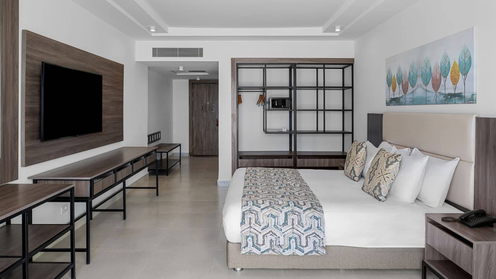 rooms-room-deluxe-pool-view