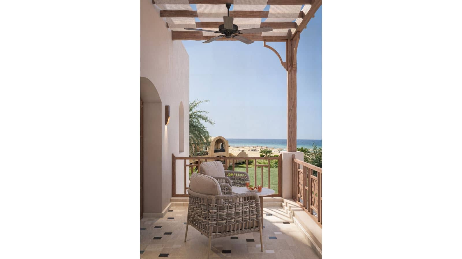 rooms-premium-garden--side-sea--sea-view-room-renovated--winter-2627
