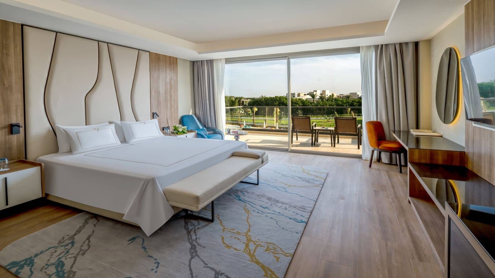 rooms-onebedroom-skyline-suite-with-infinity-pool