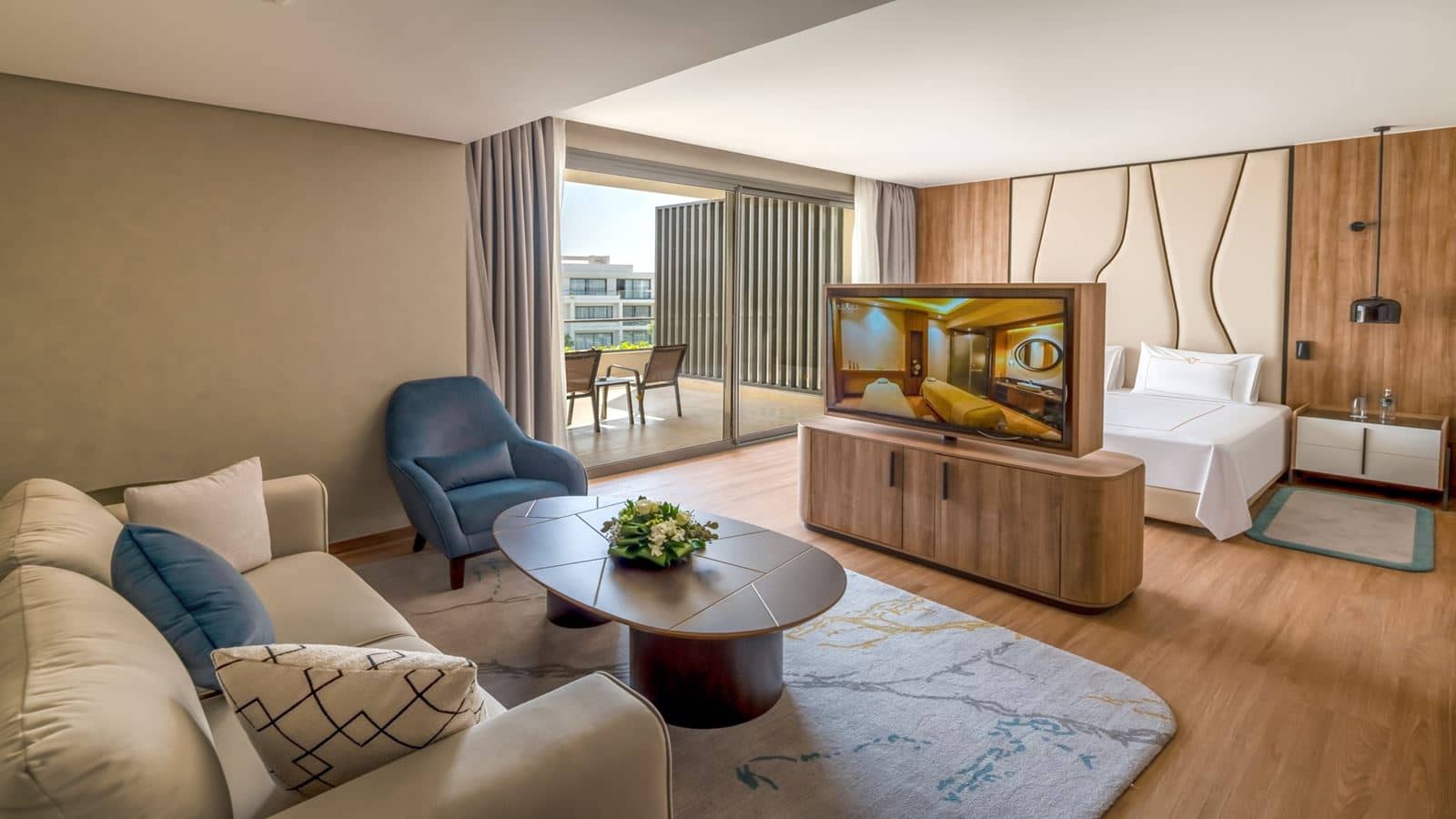 rooms-twobedroom-skyline-suite-with-infinity-pool