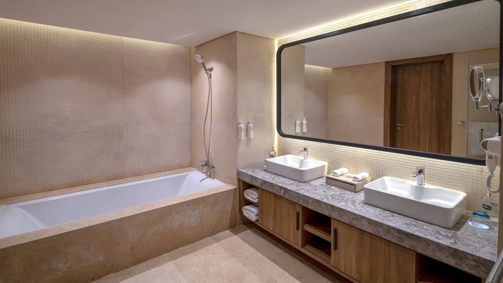 rooms-twobedroom-skyline-suite-with-infinity-pool