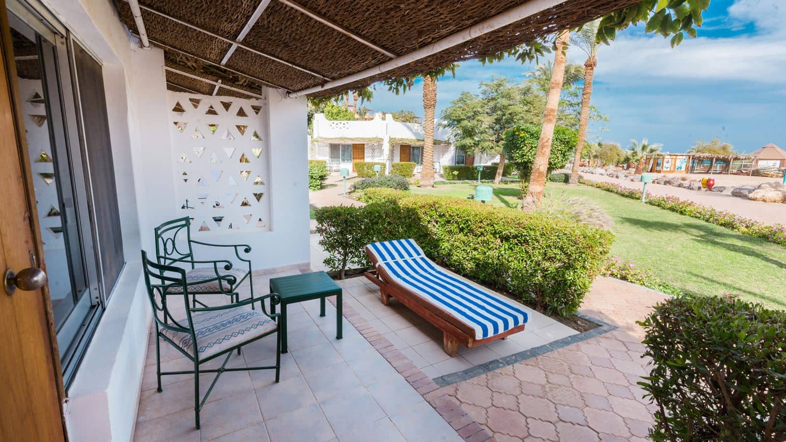 rooms-bungalow-room