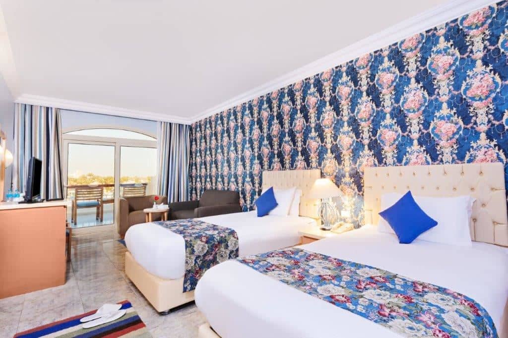 rooms-superior-room-pool