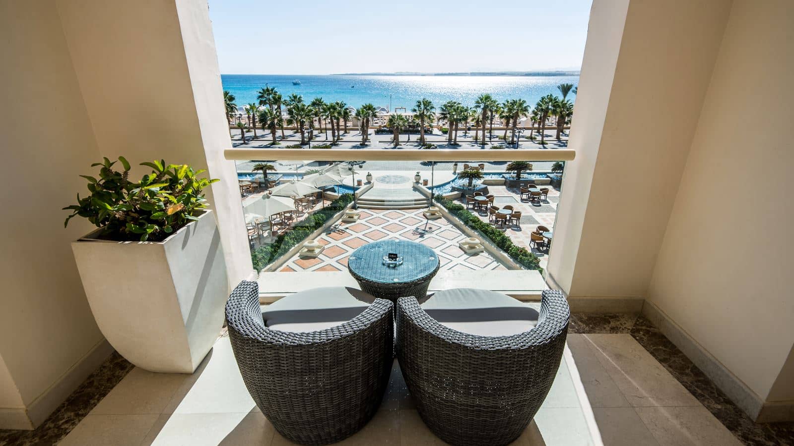 rooms-deluxe-room-sea-view