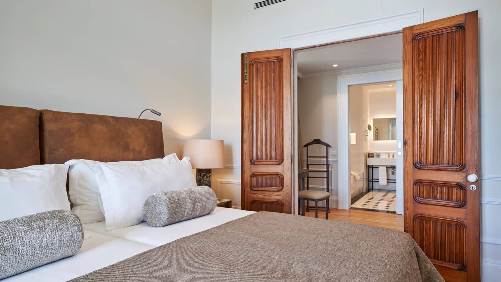 rooms-master-suite