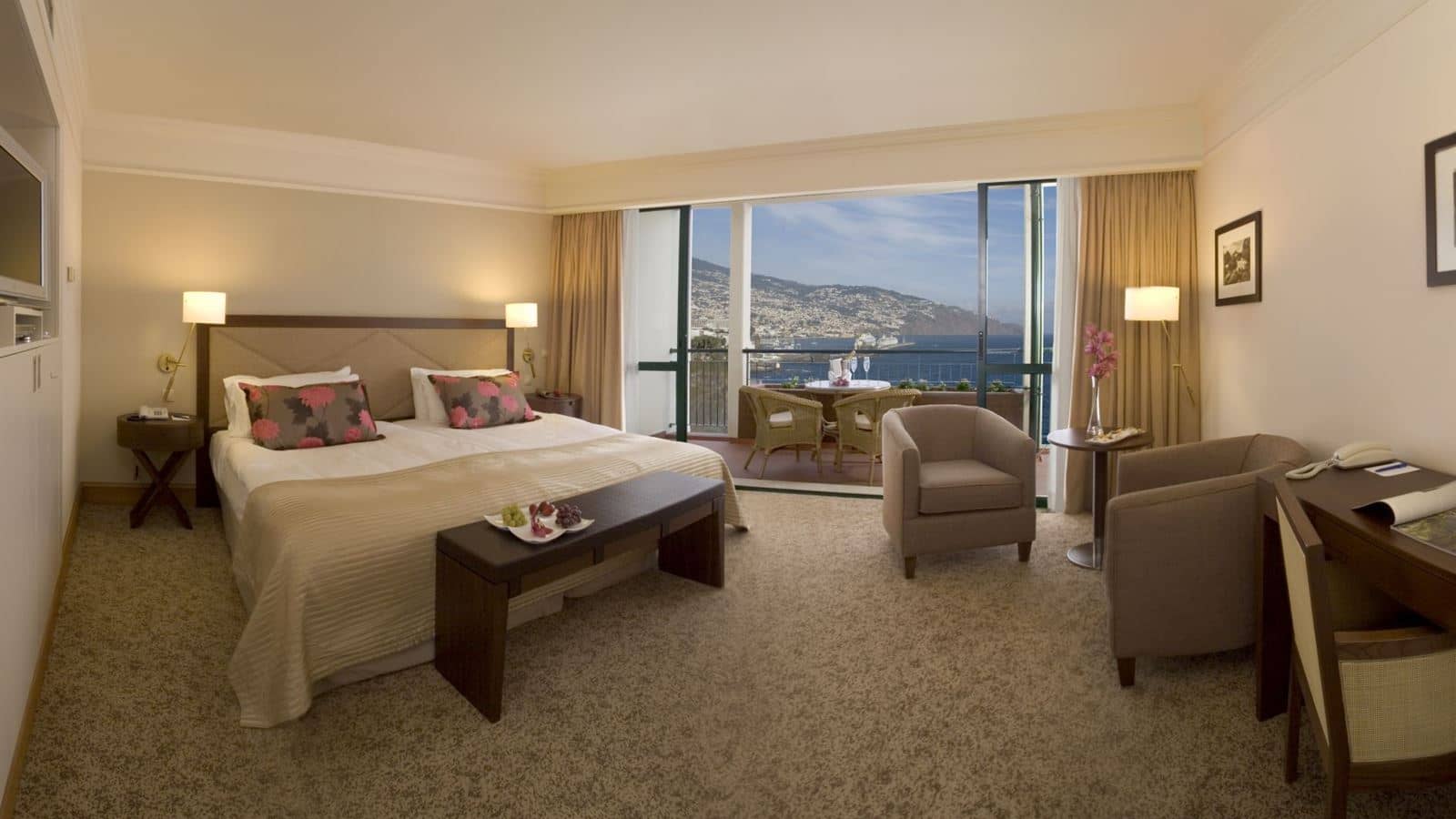 rooms-dt--superior-upper-floors--sea-view