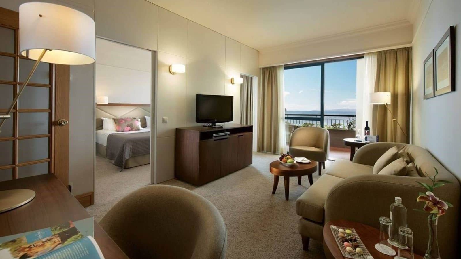 rooms-js--junior-suite
