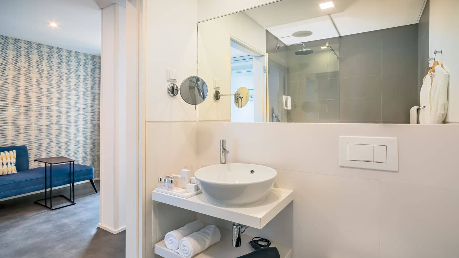 rooms-junior-suite-deluxe-panoramic-sea-view