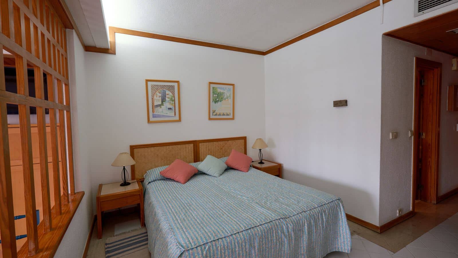 rooms-deluxe-room