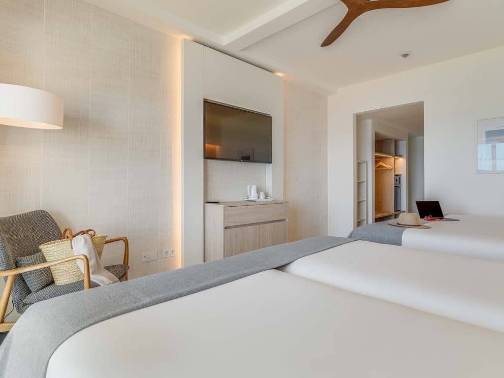 rooms-fo--family-superior-sea-view