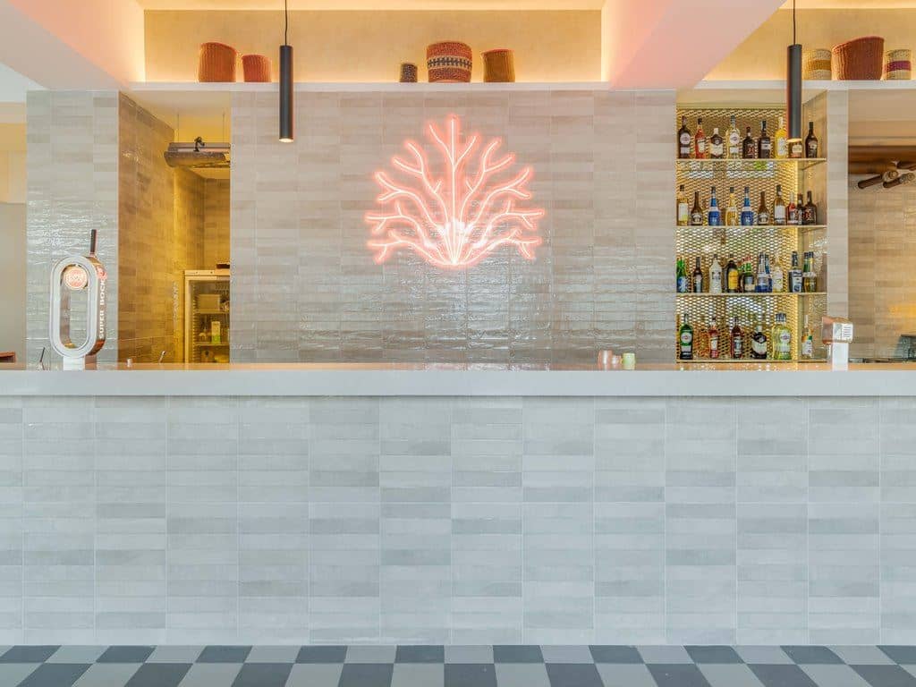 bars-coral-pool-bar