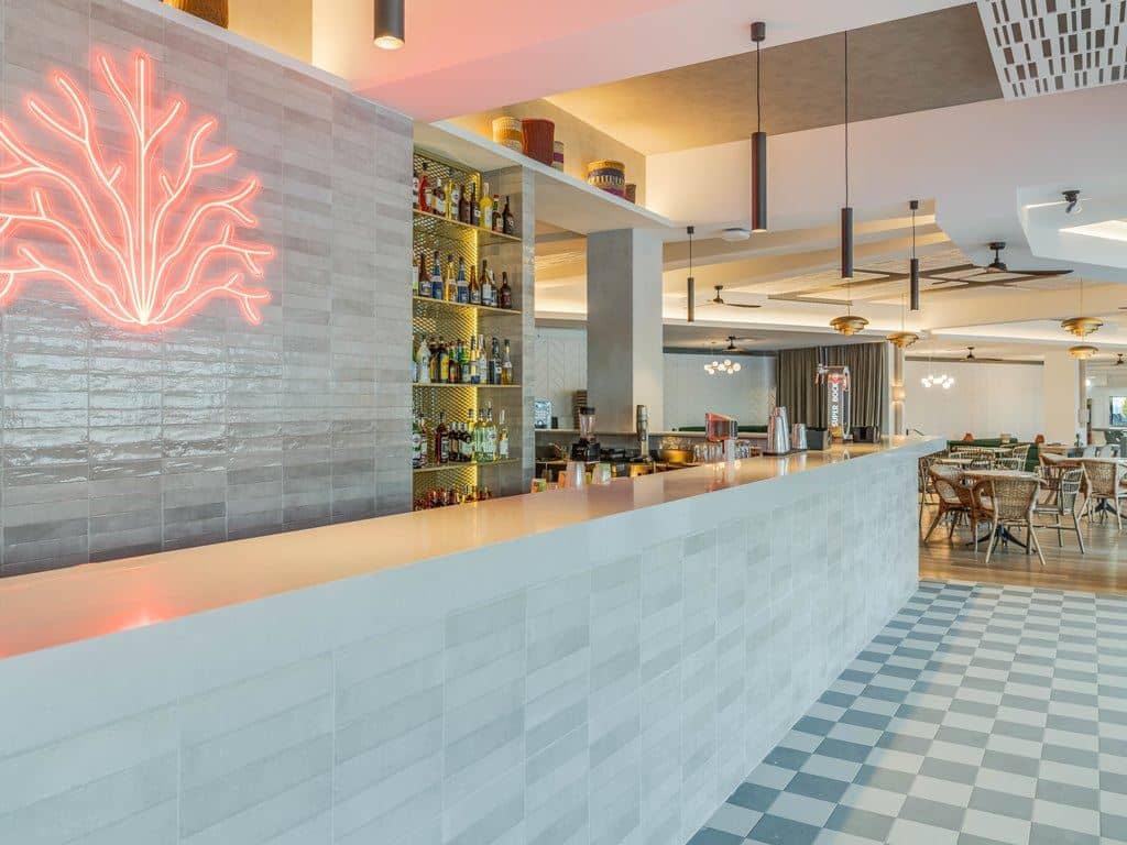 bars-coral-pool-bar