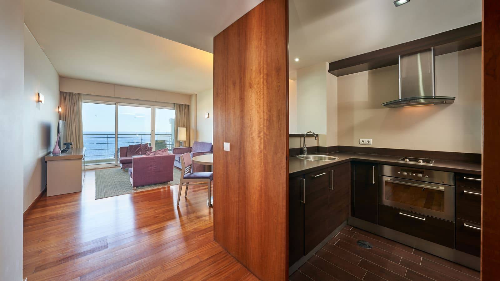 rooms-premium-suite-sea-view-with-full-equipped-kitchen