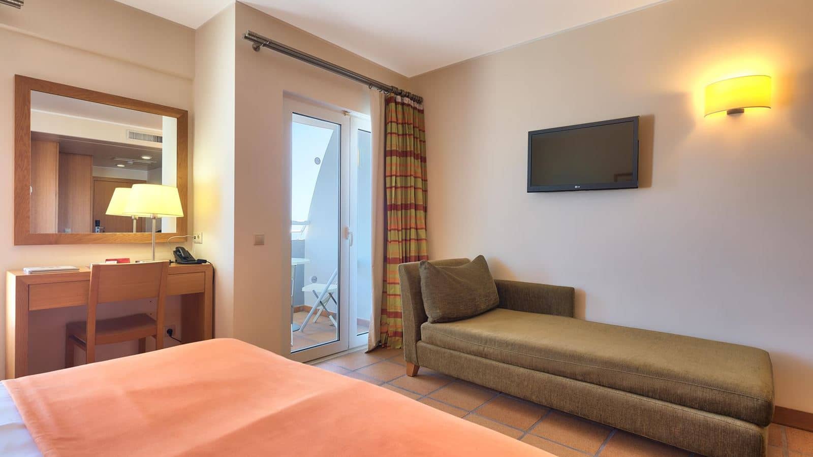 rooms-studio-partial-sea-view