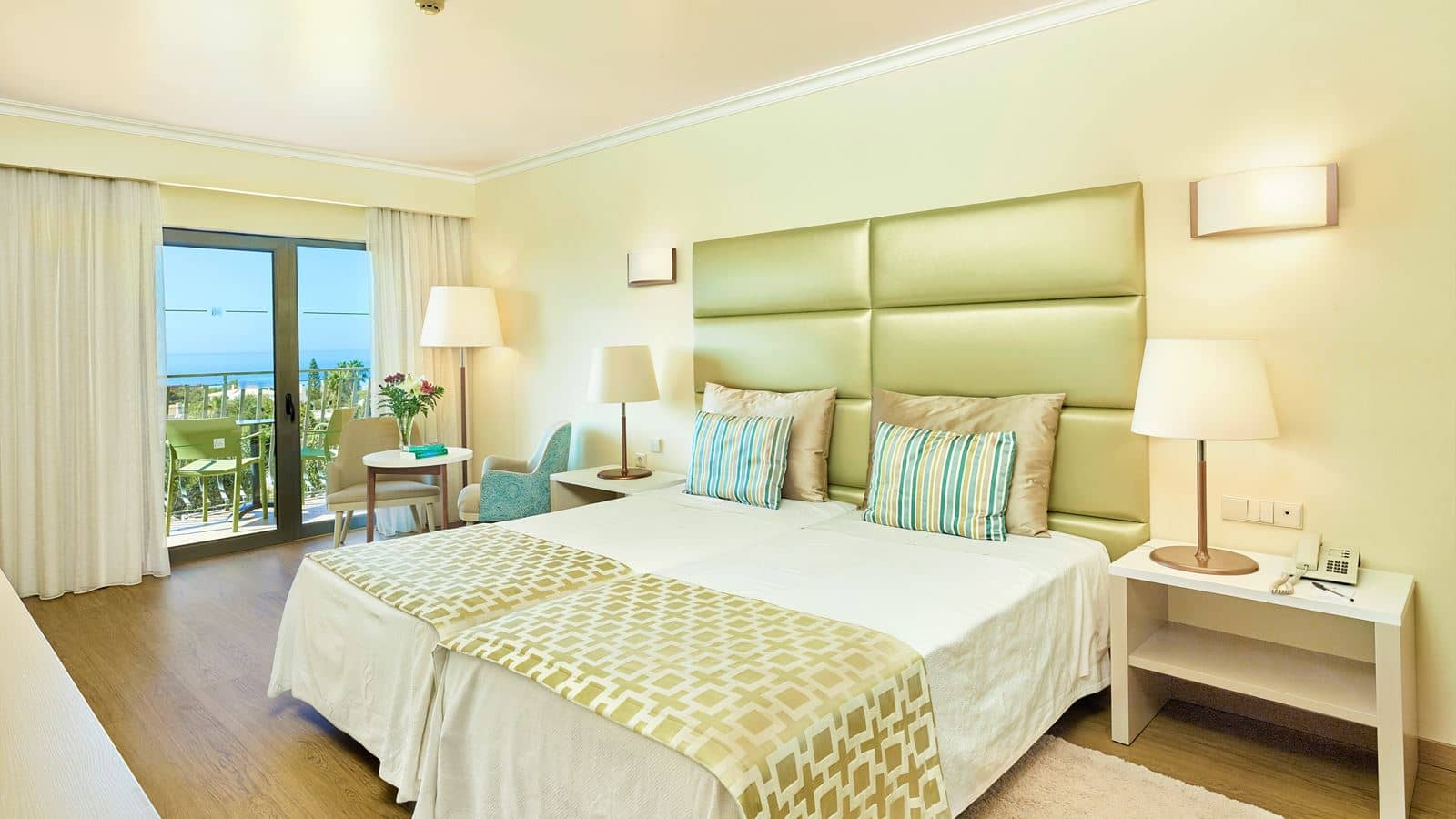 rooms-twin-deluxe-sea-view-balcony-or-terrace