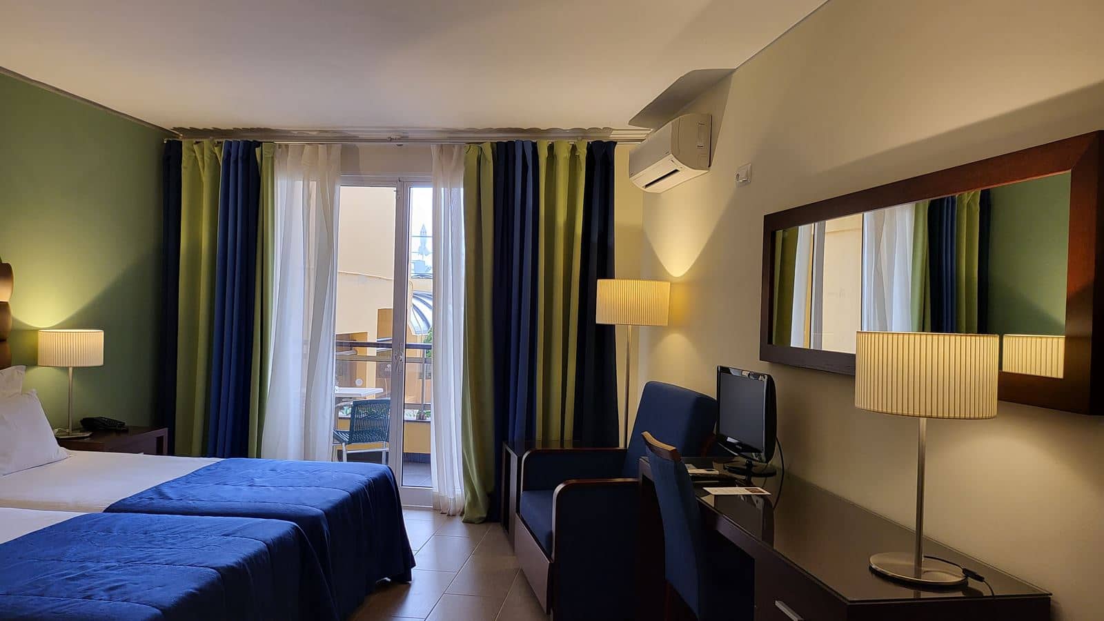 rooms-st--studio-standard-land-view