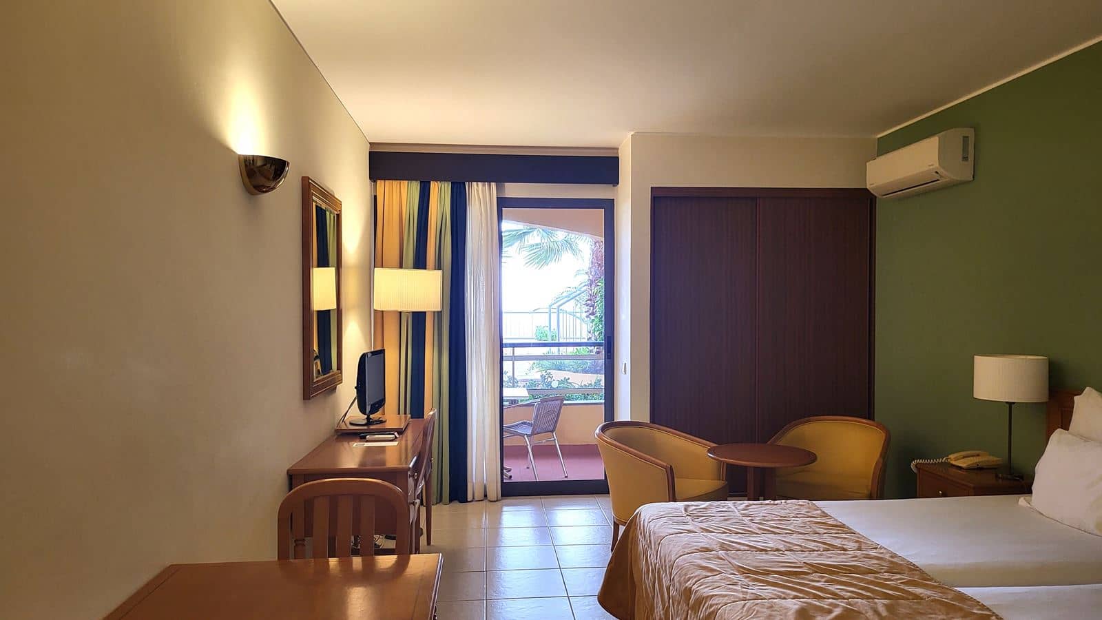 rooms-st--studio-standard-land-view