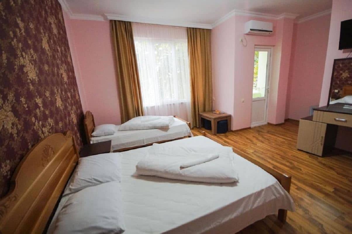 rooms-room-standard-triple