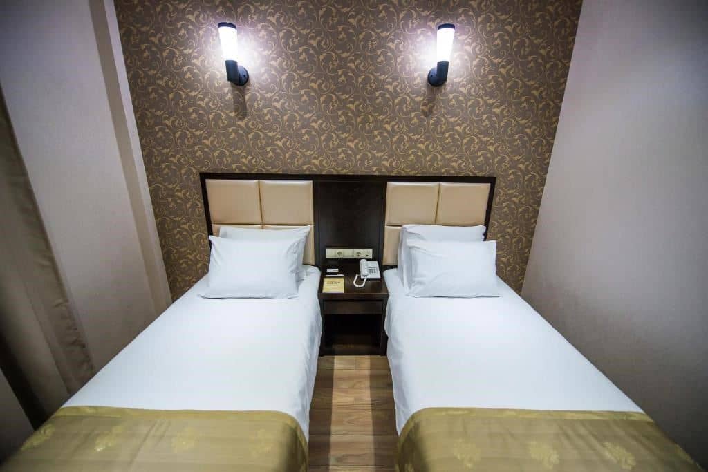 rooms-twindbl-room