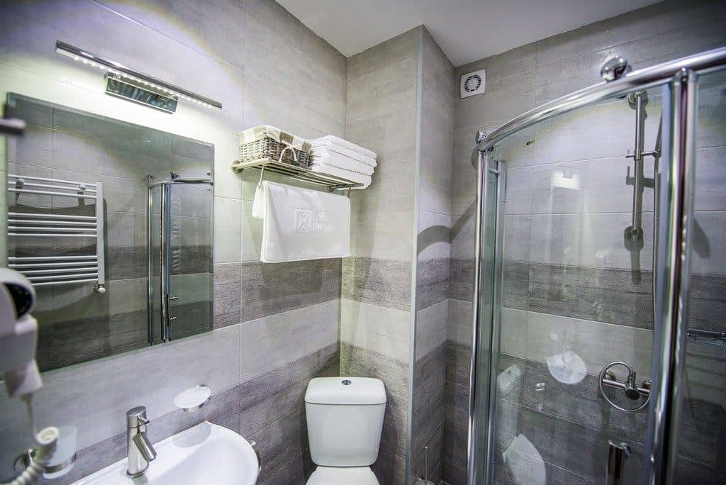 rooms-twindbl-room