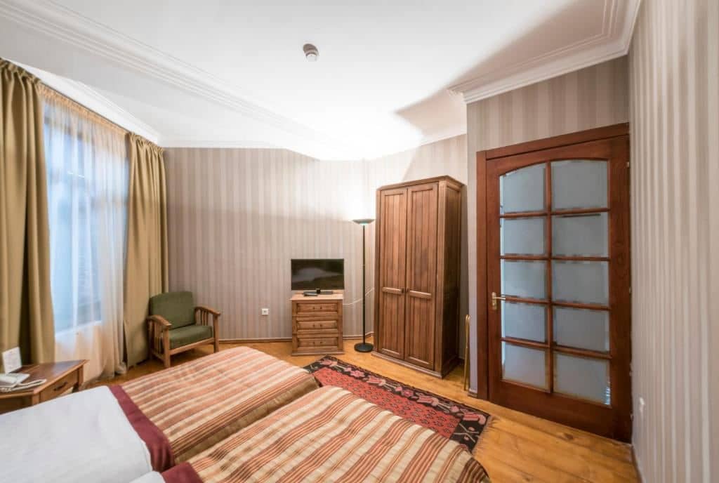 rooms-room-suit-twindbl
