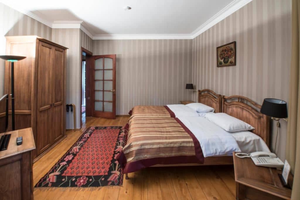 rooms-room-suit-twindbl