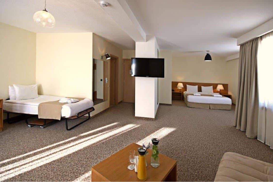 rooms-family-room