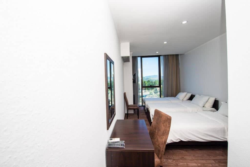 rooms-triple-room