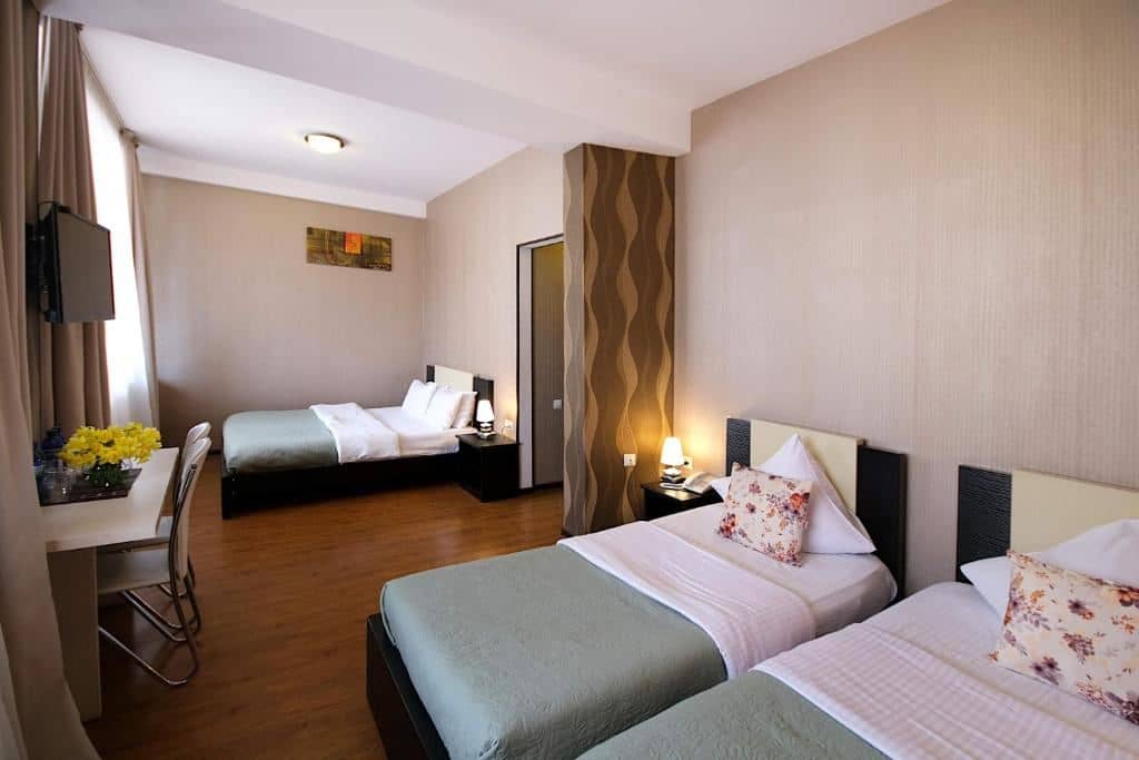 rooms-family-room