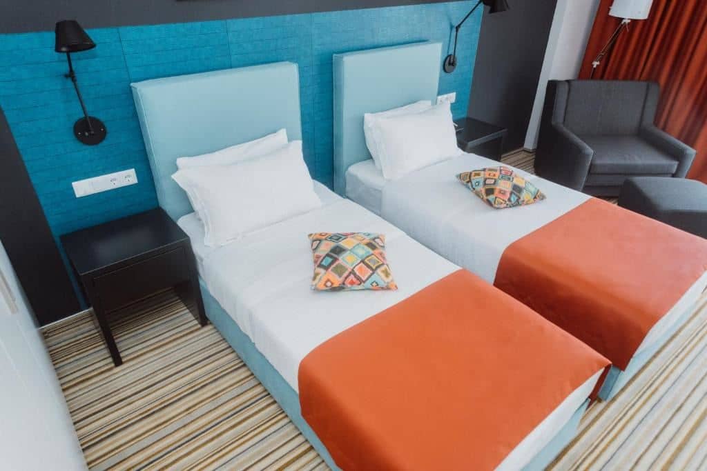 rooms-trpltrpl-side-sea-view