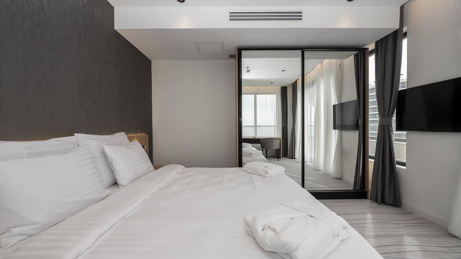 rooms-two-bedroom-deluxe
