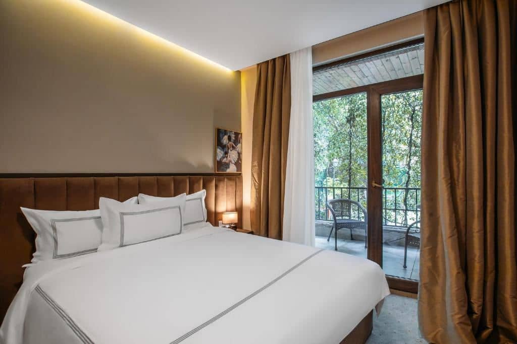 rooms-deluxe-dbl-room-with-balcony