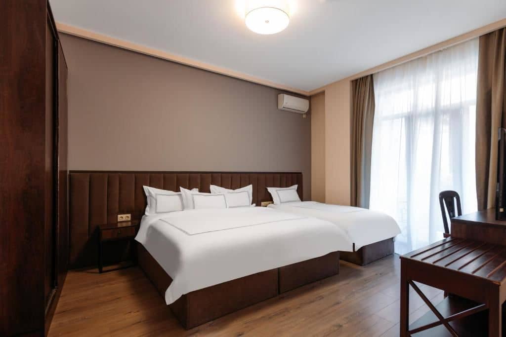 rooms-family-room