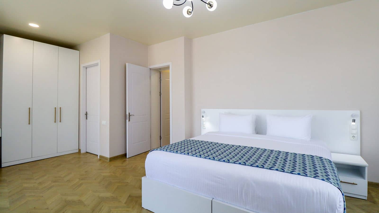 rooms-deluxe-dbltwin-room