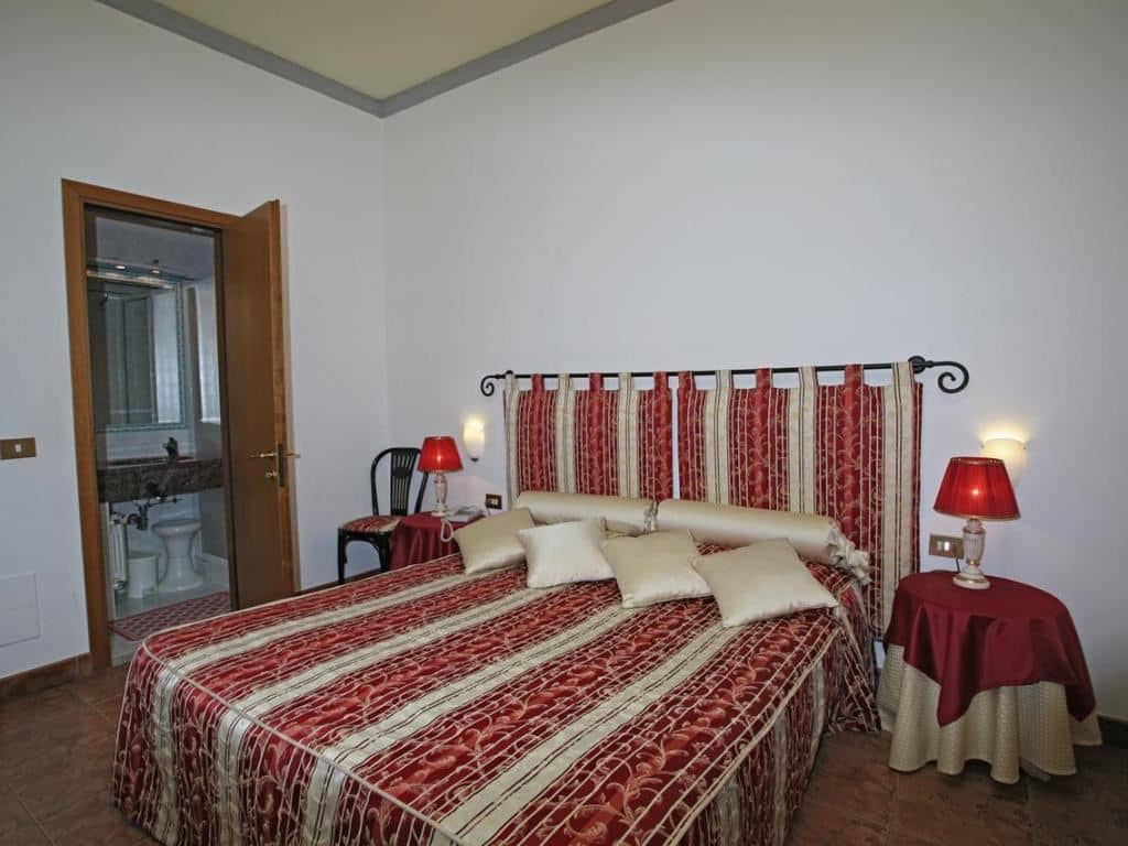 rooms-standard-room