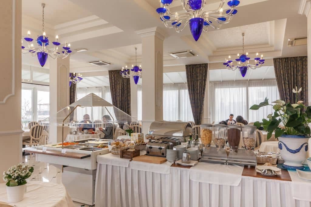 restaurants-restaurant