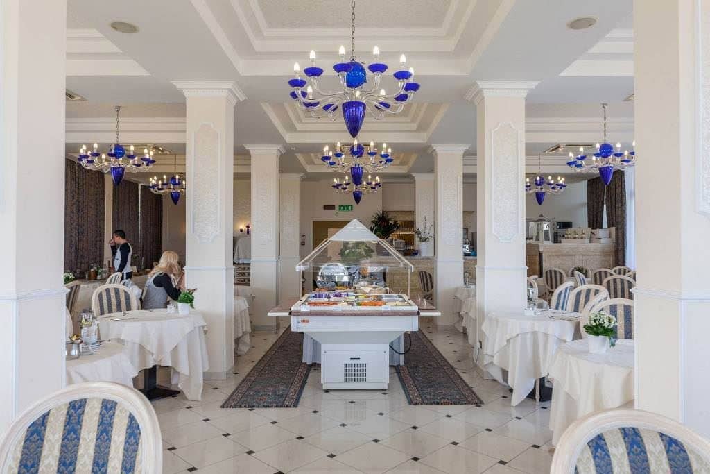 restaurants-restaurant